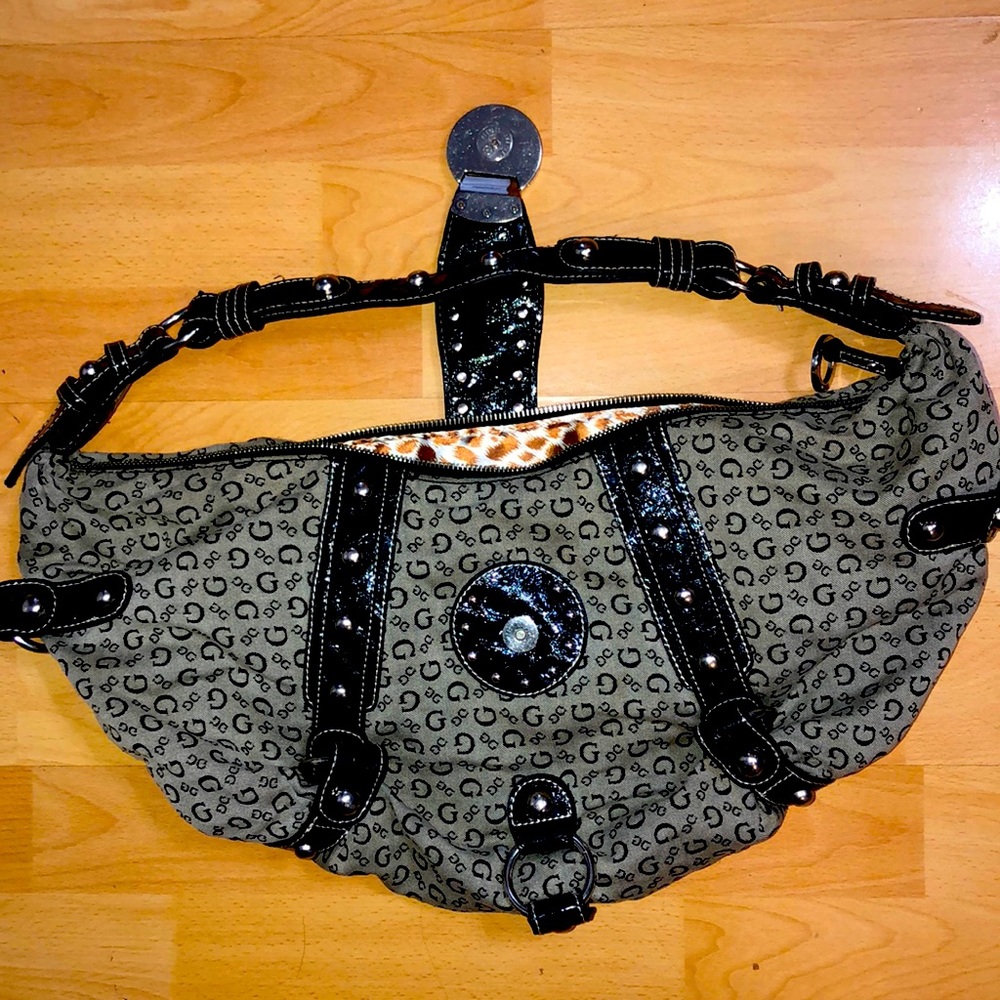 Donated. Thanks for looking!  DROPPED! 🔥 Guess Bag Like New. NICE! 🐆